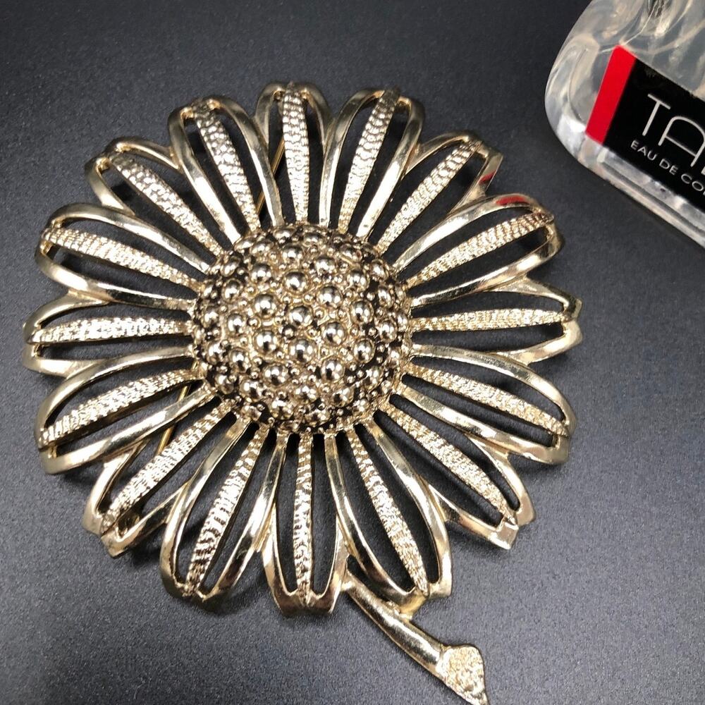Vintage Sarah Coventry Sunflower Gold Tone Metal  Brooch Pin